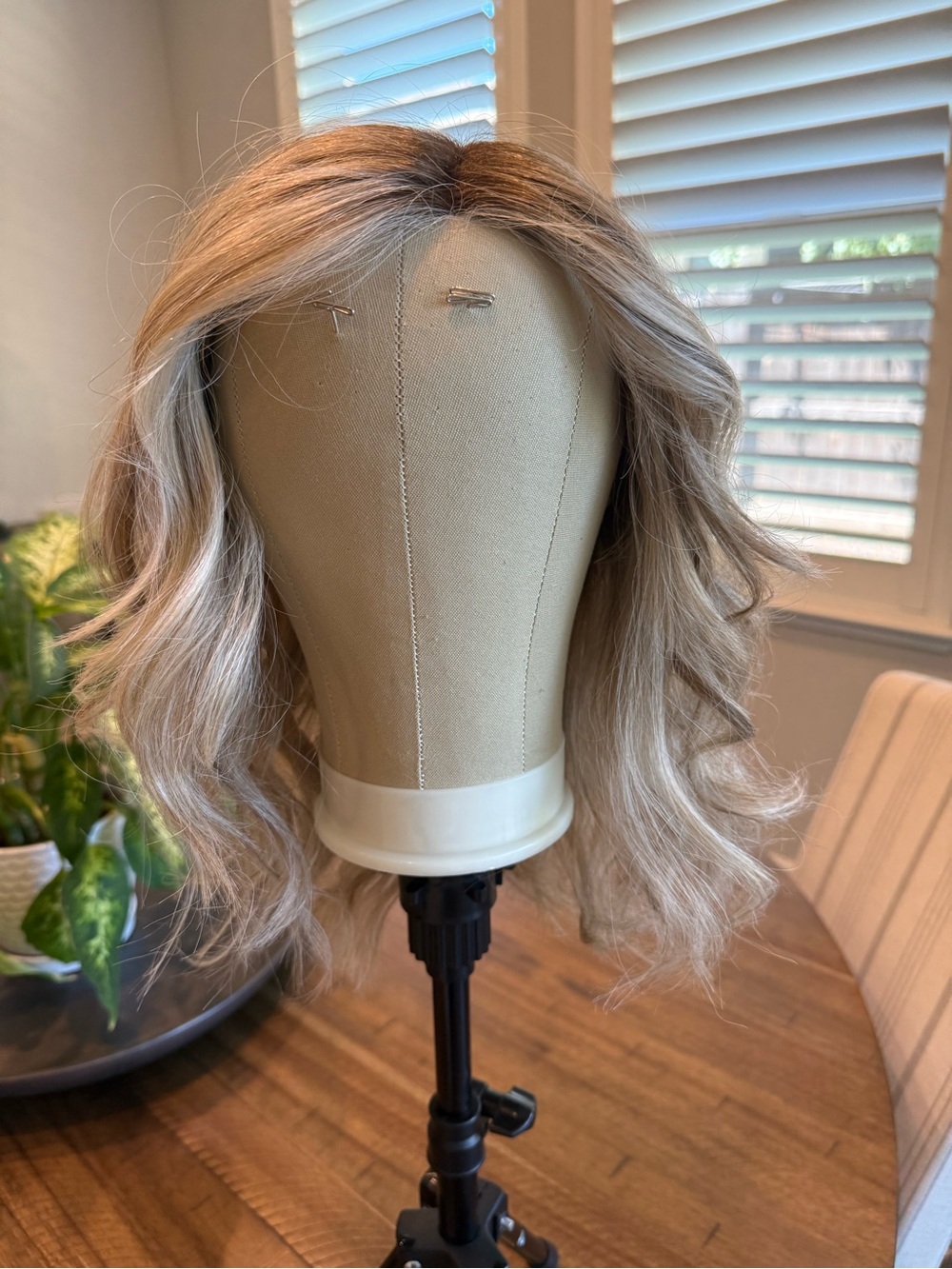 Short Wavy Synthetic Wig in Light Blonde - Natural Look